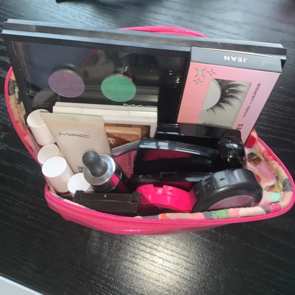 High end makeup bundle - Picture 3 of 5